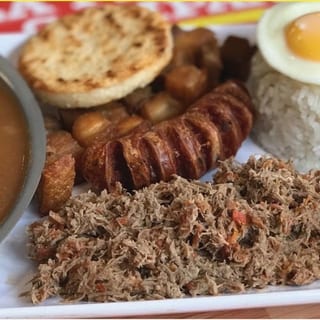 Bandeja Paisa Carne Desmechada